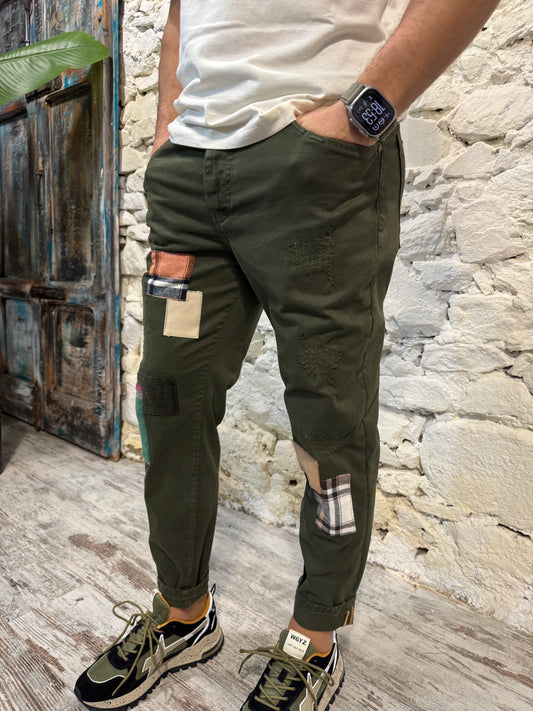 PANTALONE CON TOPPE DISPLAY