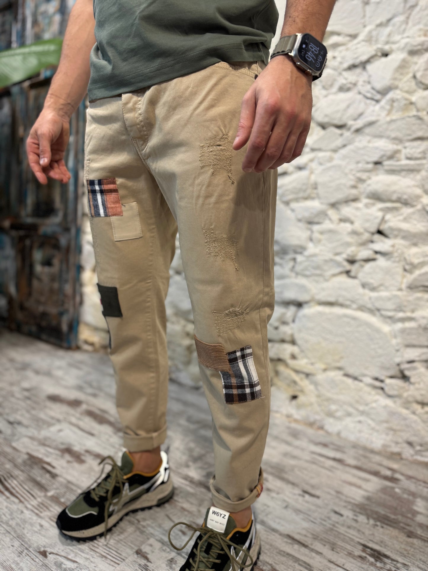 PANTALONE CON TOPPE DISPLAY
